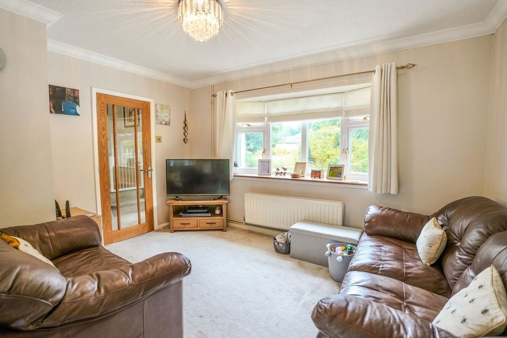 Property photo 2 of 28
