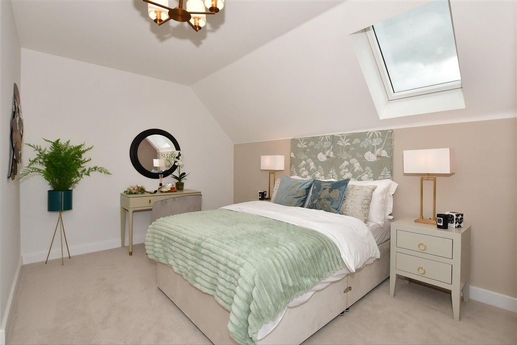 Property photo 3 of 8 Bedroom Show Home