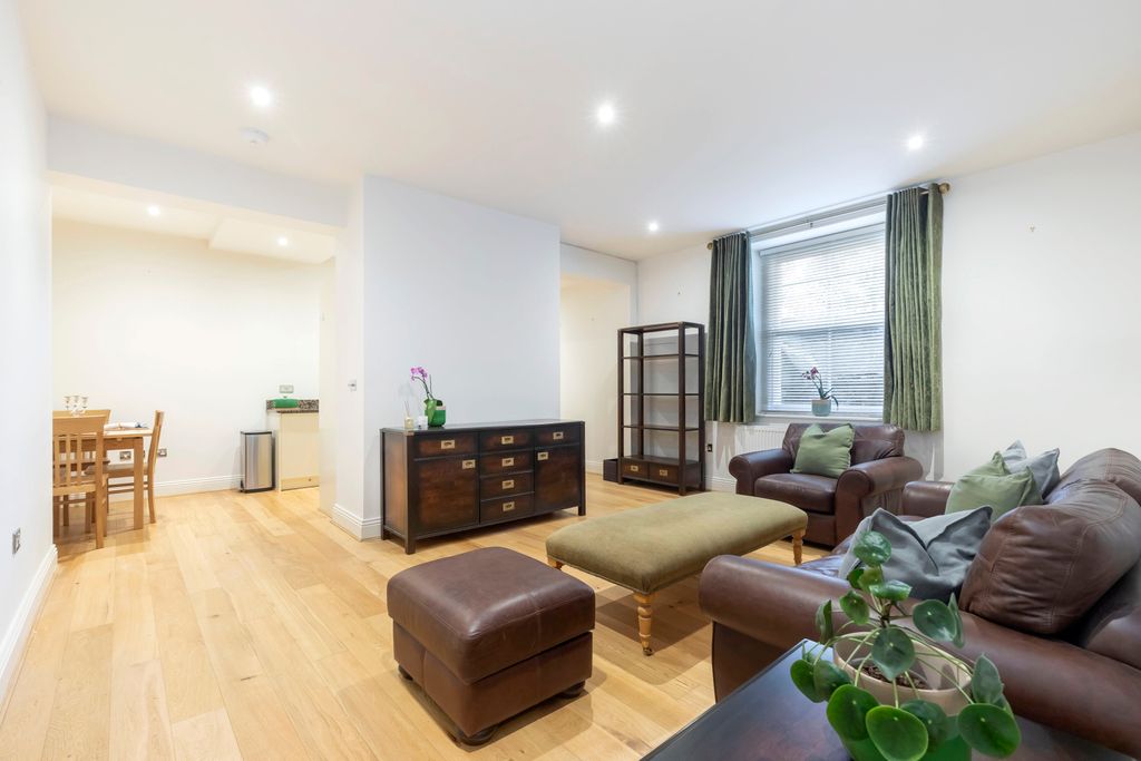 Property photo 2 of 10 Flat 2, Northall-02