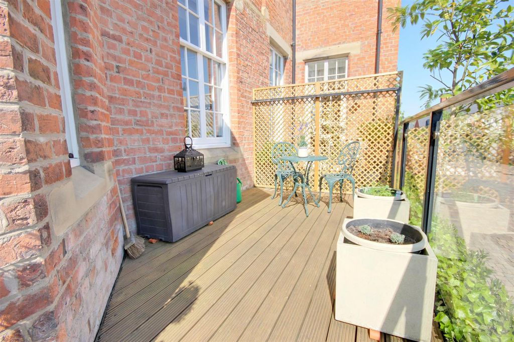 Property photo 2 of 16 Img_4071-Img_4073_Lzn.Jpg