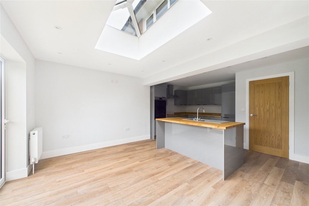 Property photo 2 of 14 Picture No. 02