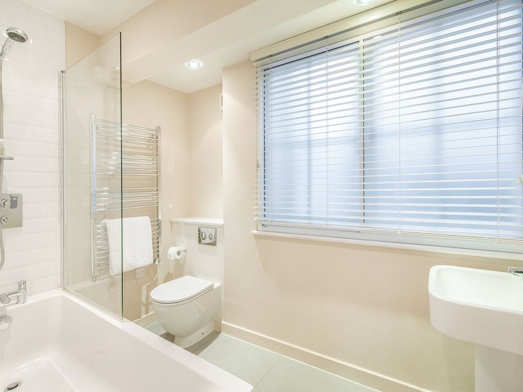Property photo 3 of 8 William IV Street