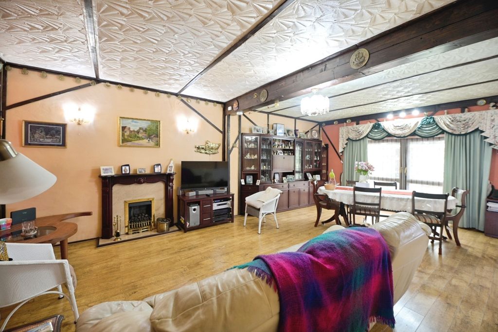 Property photo 2 of 27 Pbox-Img.Jpg