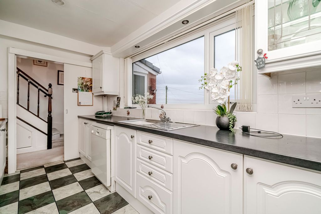 Property photo 3 of 36