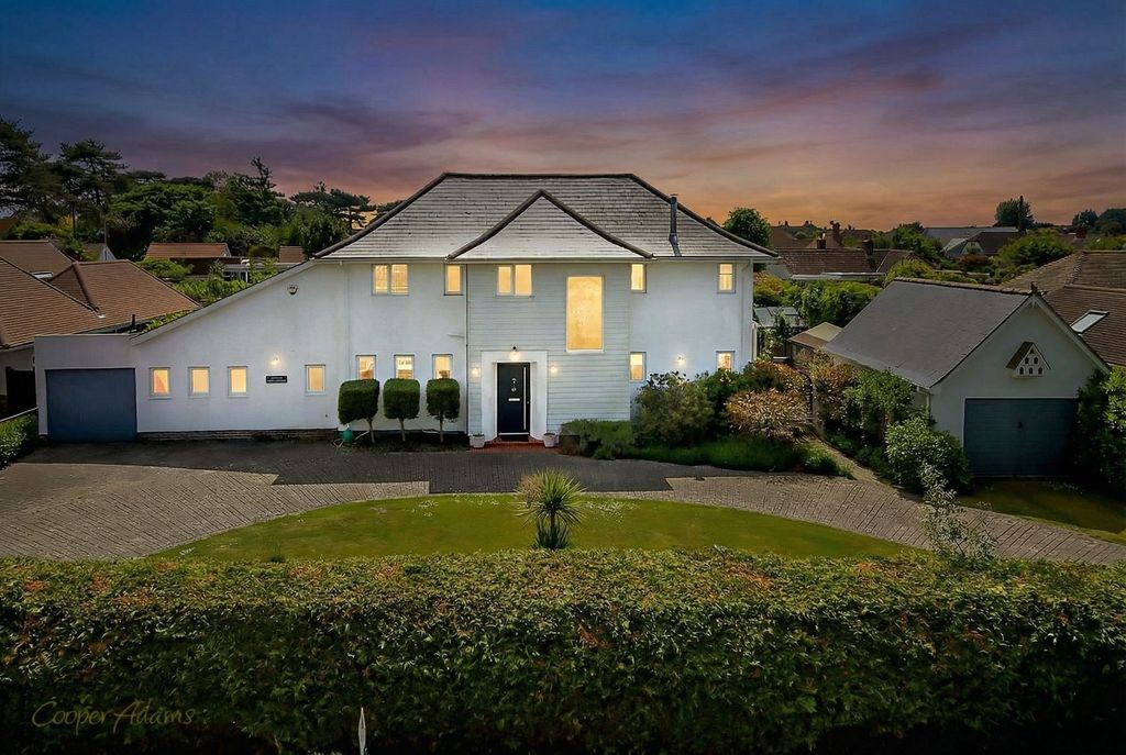 Property photo 1 of 19 Twilight