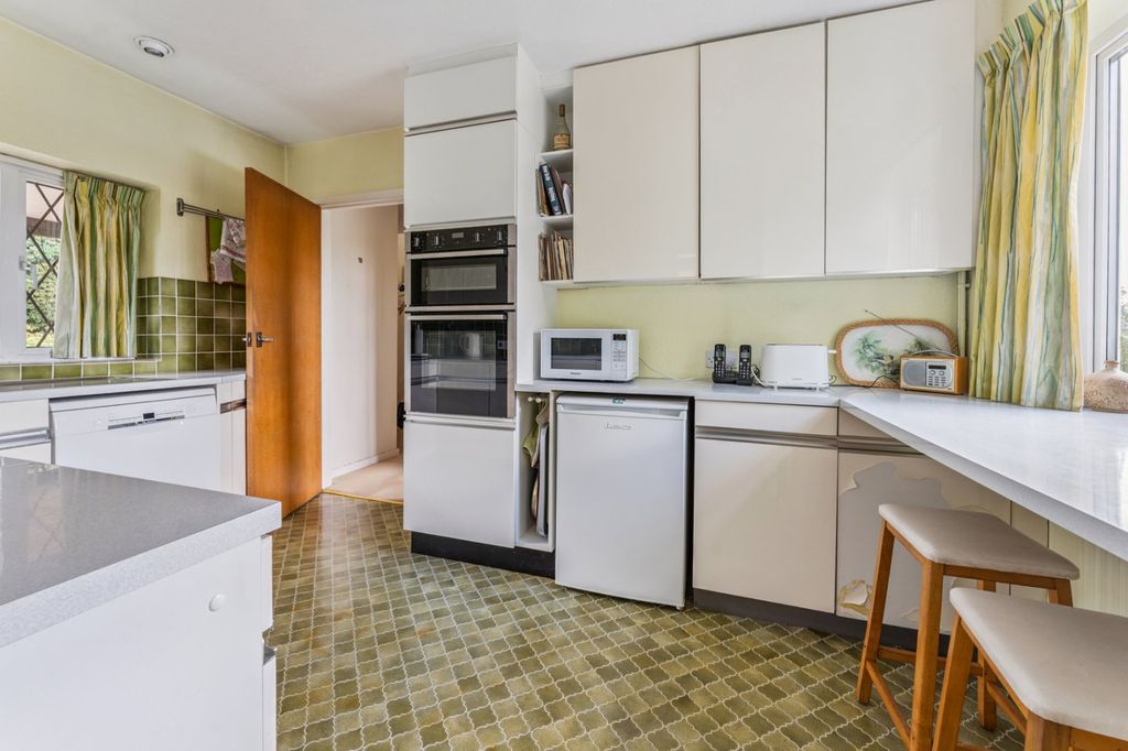 Property photo 2 of 30 Kitchen