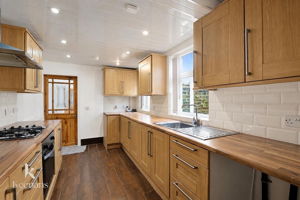 Property photo 2 of 33