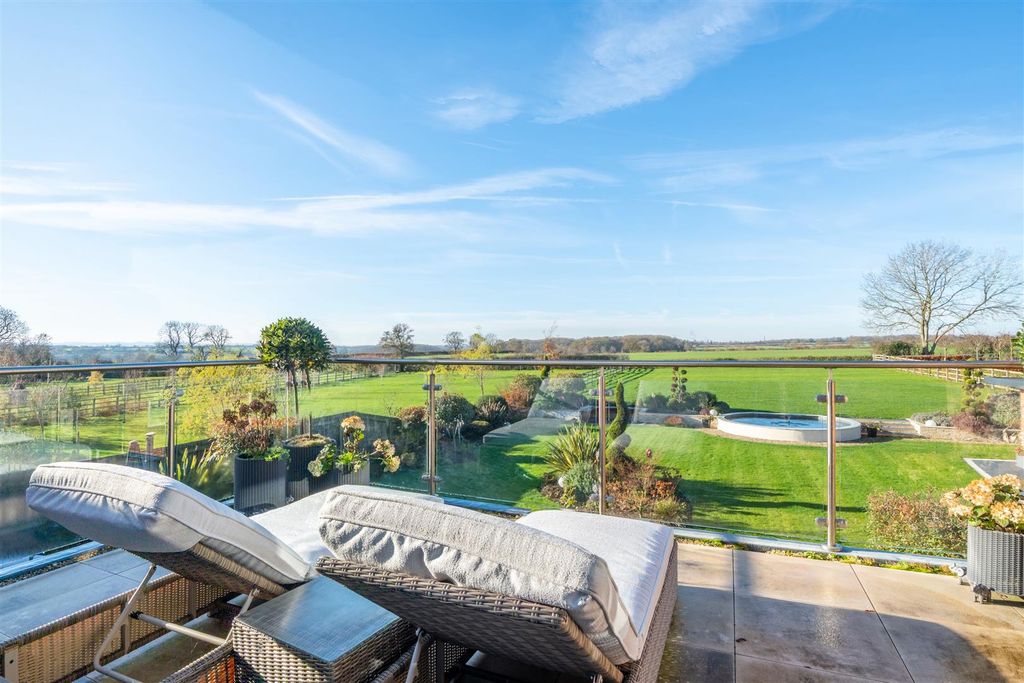 Property photo 2 of 38