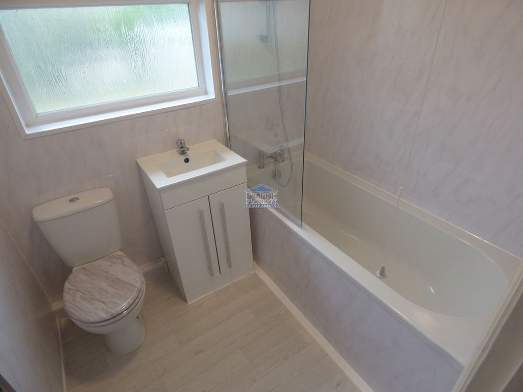 Property photo 3 of 8 Bathroom