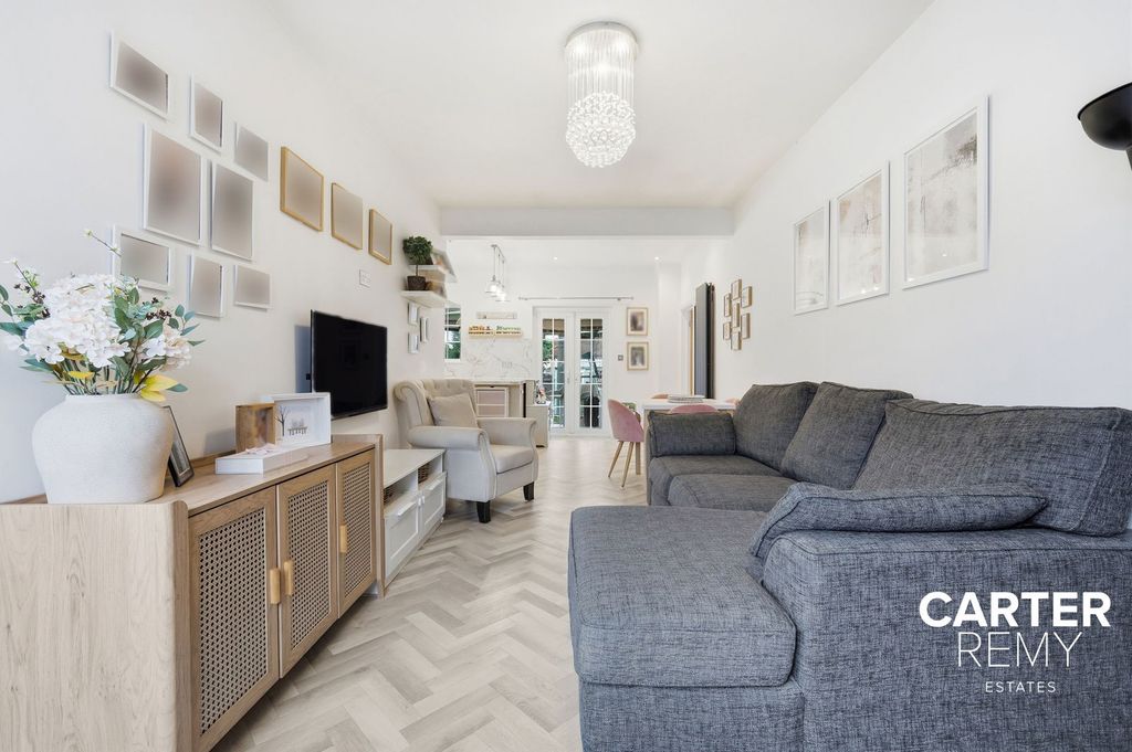 Property photo 3 of 23