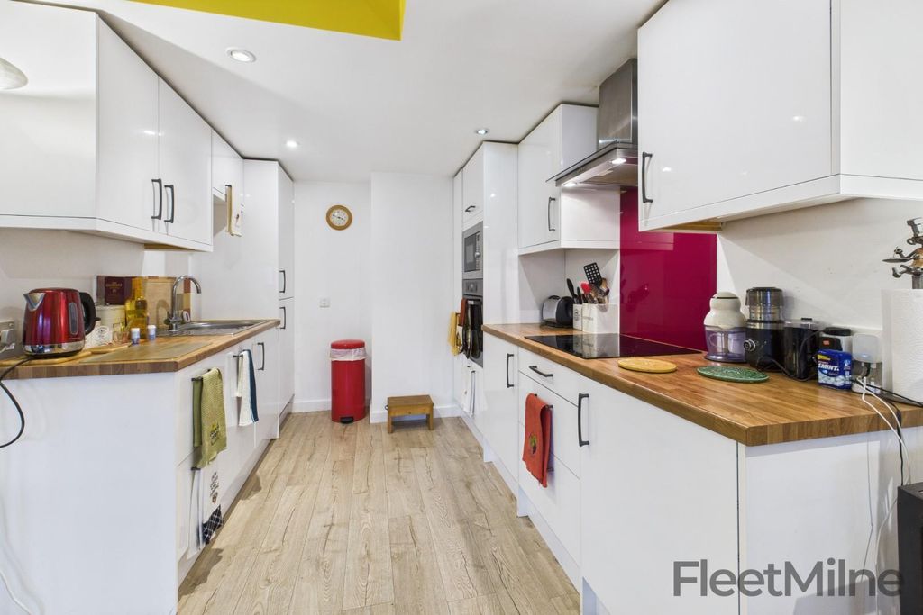 Property photo 2 of 14 Kitchen