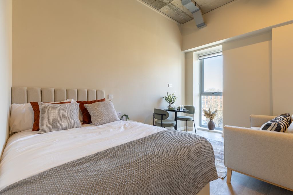 Property photo 2 of 31