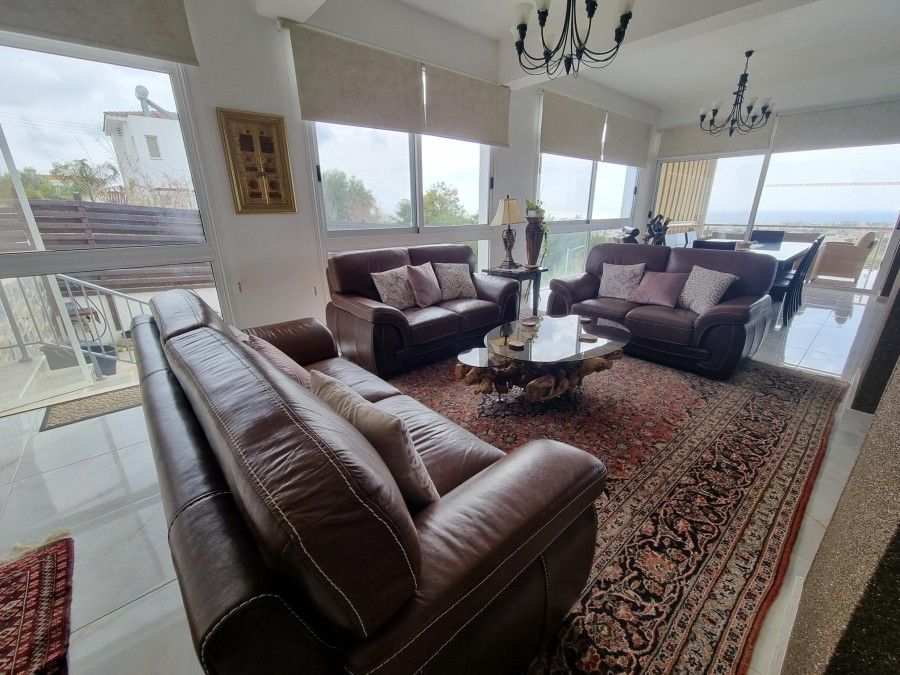 Property photo 3 of 41