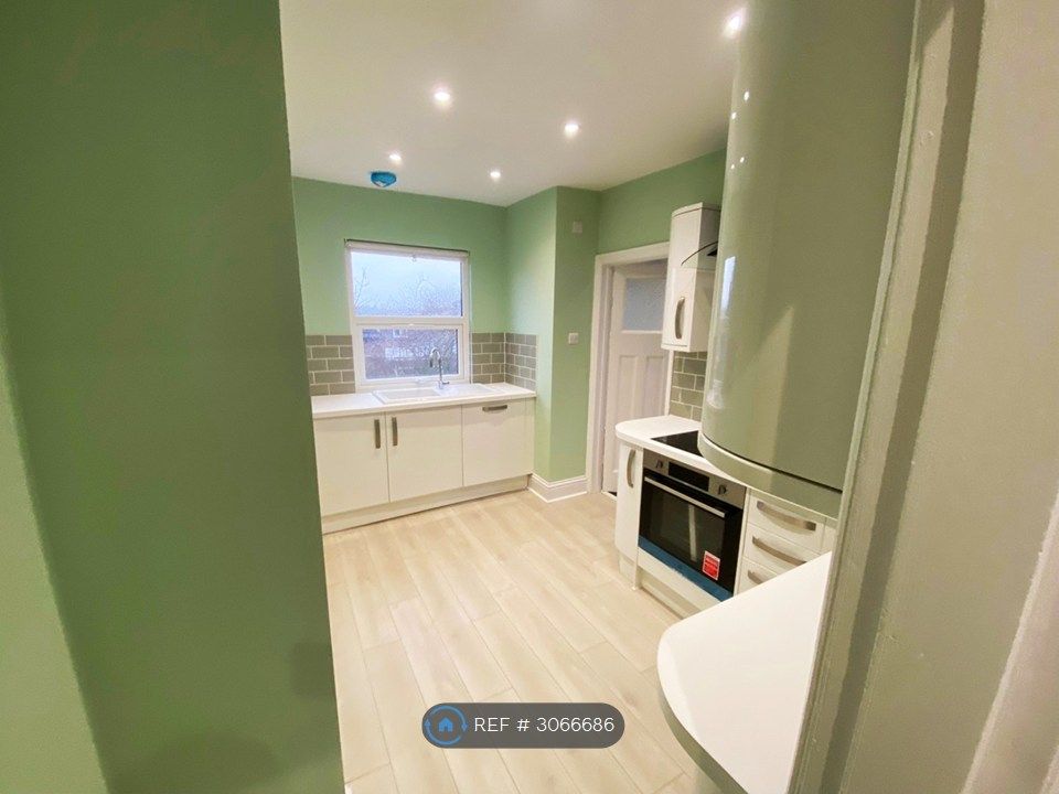 Property photo 2 of 11 Kitchen