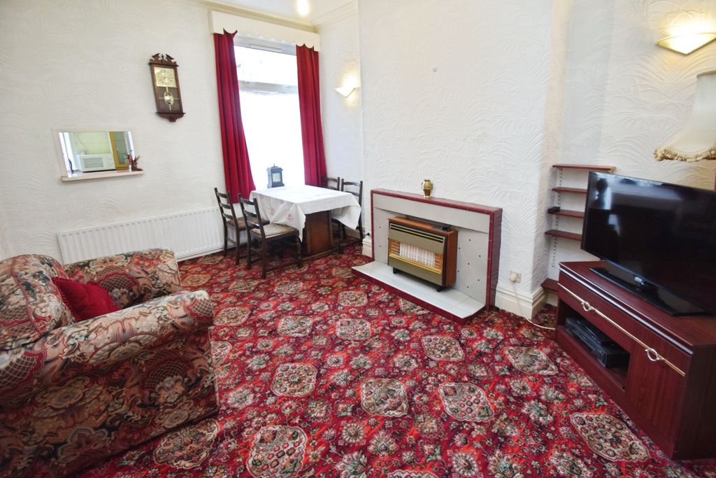 Property photo 3 of 12 bae18E9A-Dining 20Room