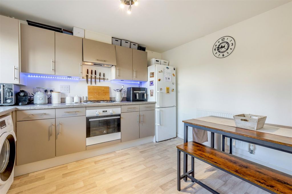 Property photo 3 of 16 Kitchen