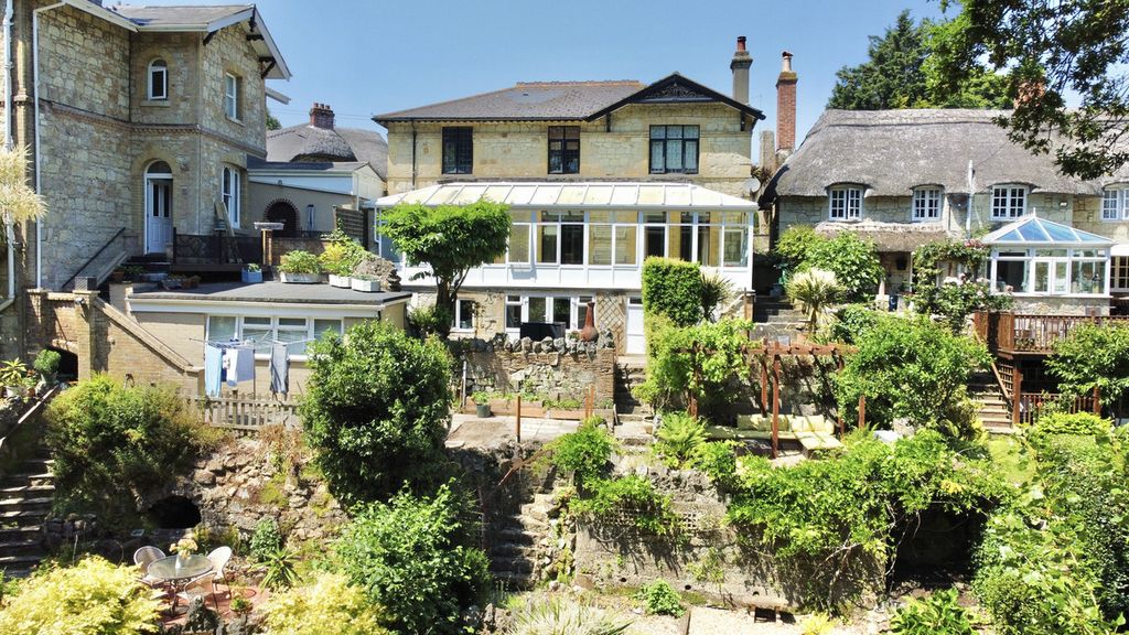 Property photo 1 of 25