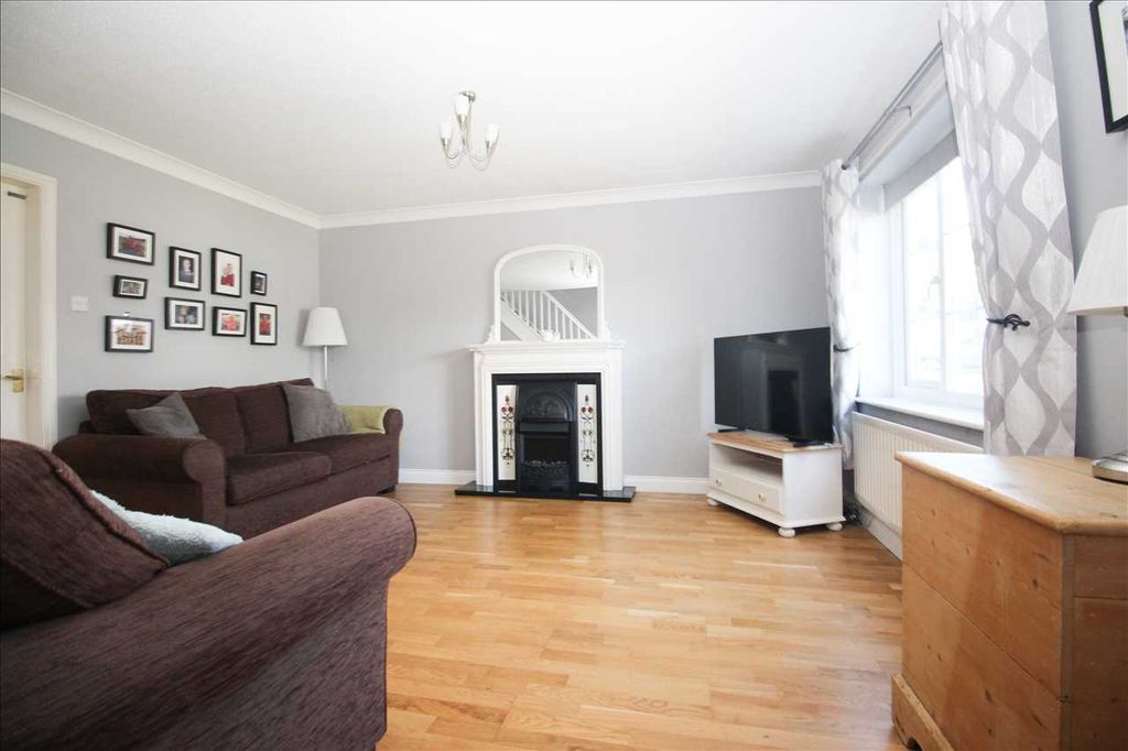 Property photo 2 of 17 Feature Photo