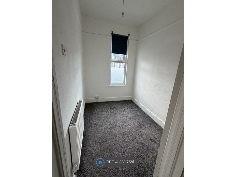 Property photo 3 of 10 Bedroom 3