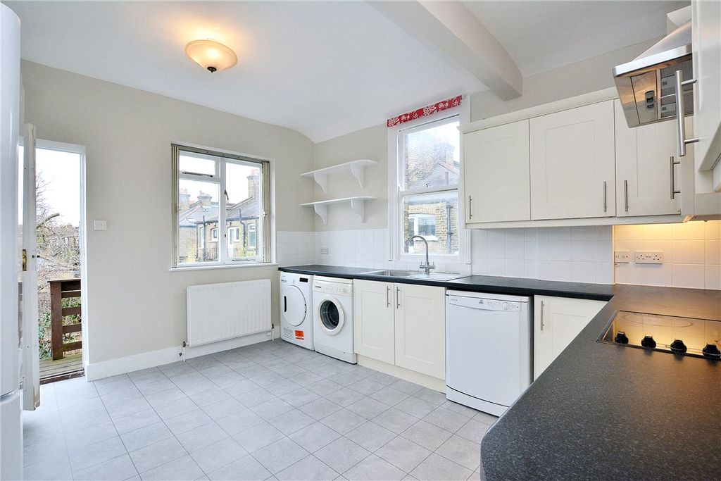 Property photo 1 of 10 Kitchen