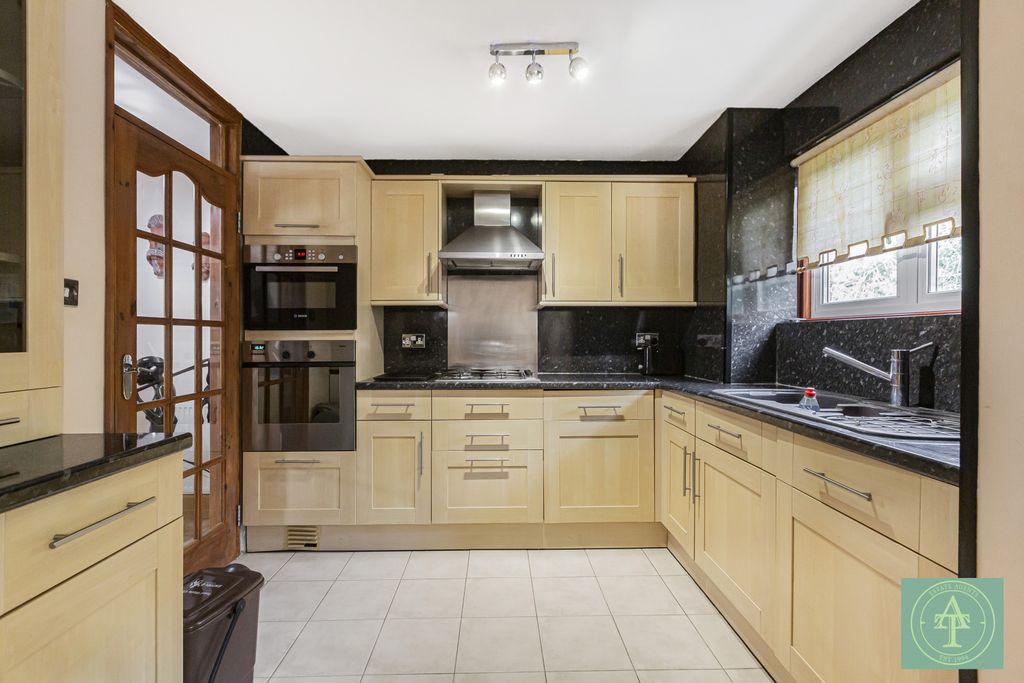 Property photo 3 of 23 Gallery