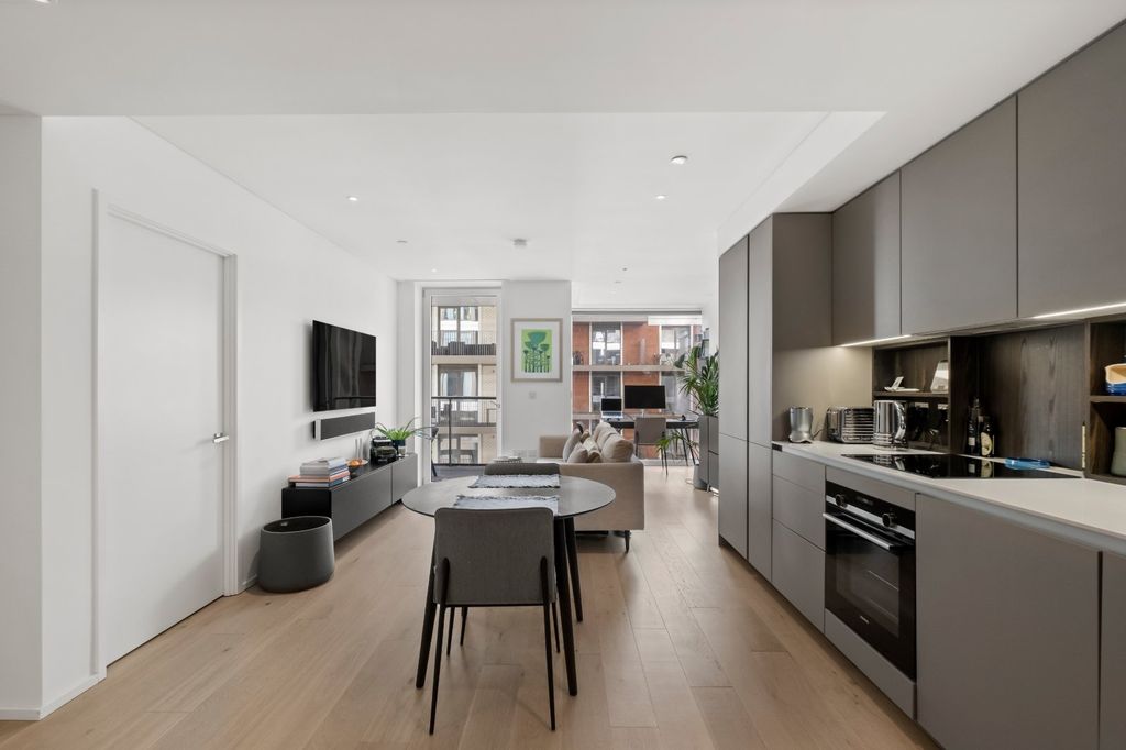 Property photo 1 of 12 Kitchen/ Living Room