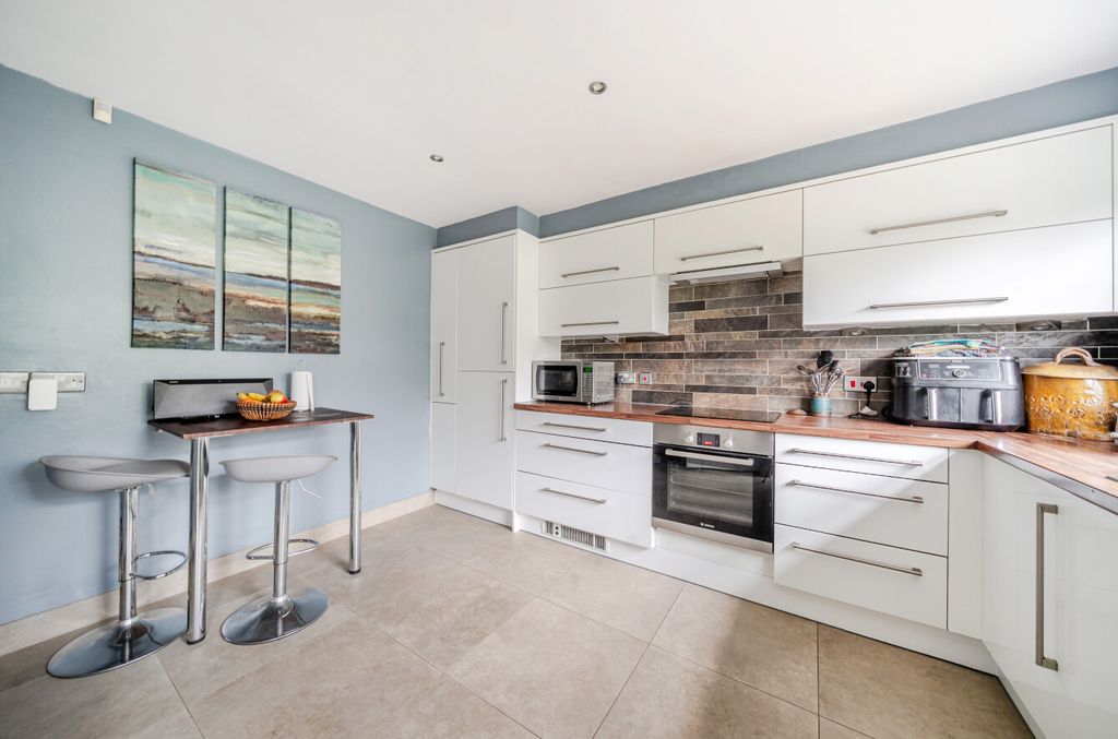 Property photo 2 of 22 1406432-6-698473c...