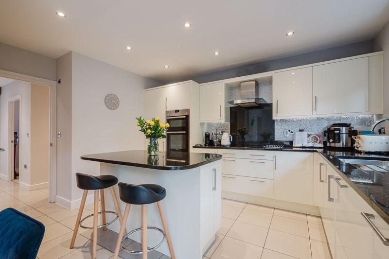 Property photo 3 of 30 Kitchen