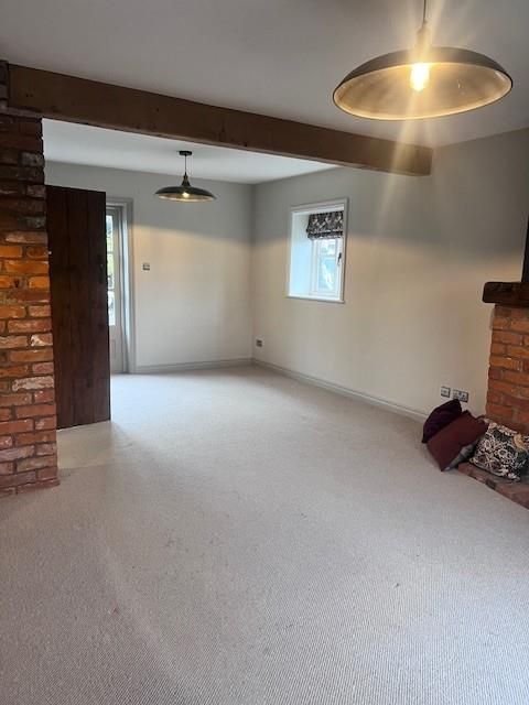 Property photo 3 of 13 Lounge