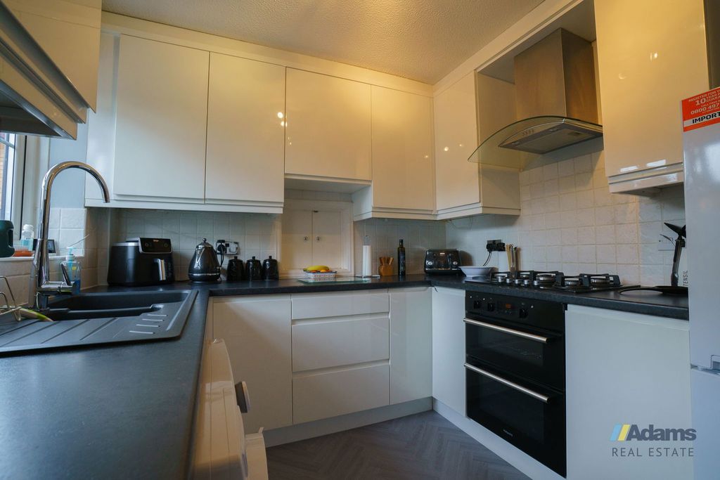 Property photo 2 of 34