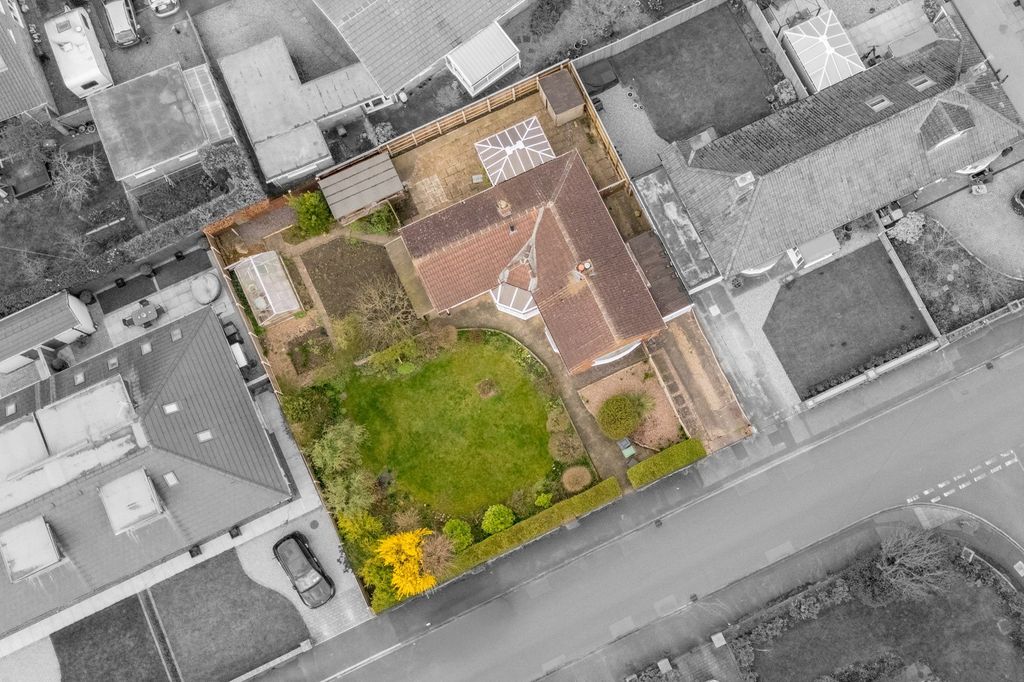 Property photo 2 of 25