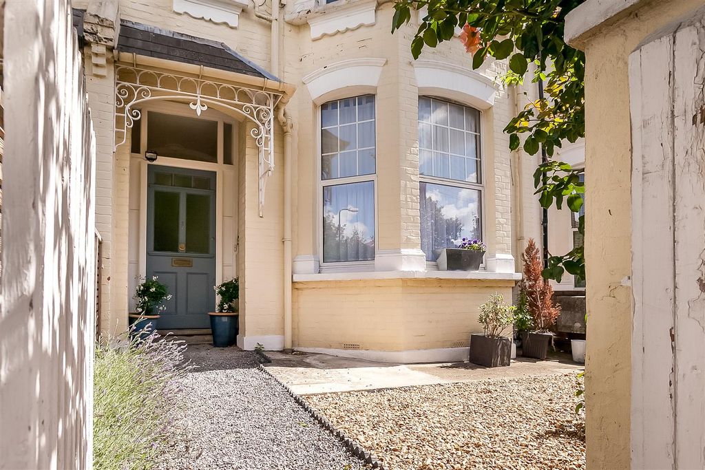 Property photo 2 of 10 Exterior & Road