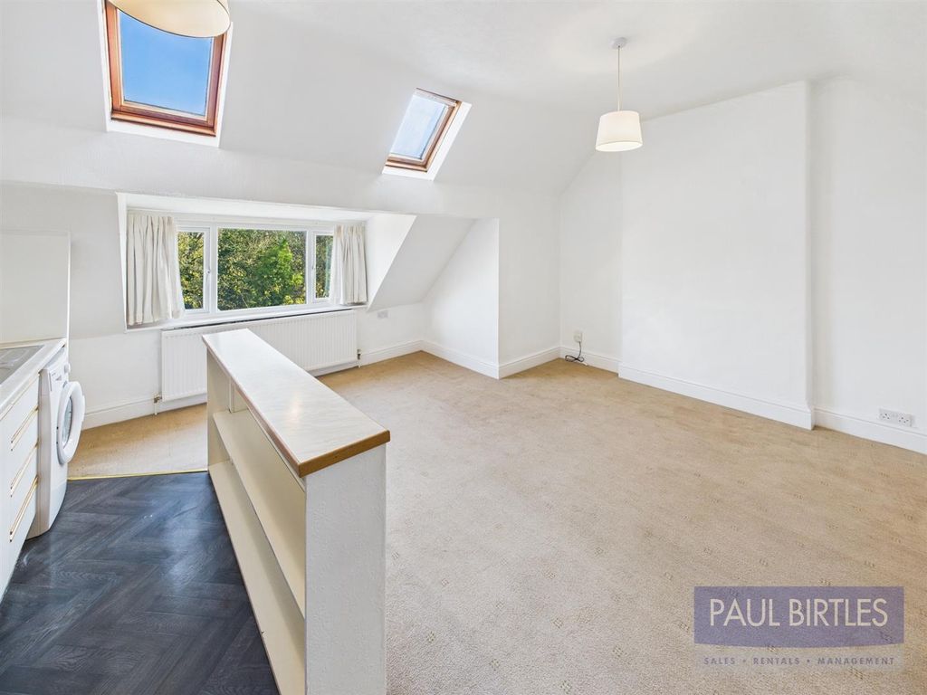 Property photo 2 of 18 Cam04378G0-Pr0234-Still012.Jpg