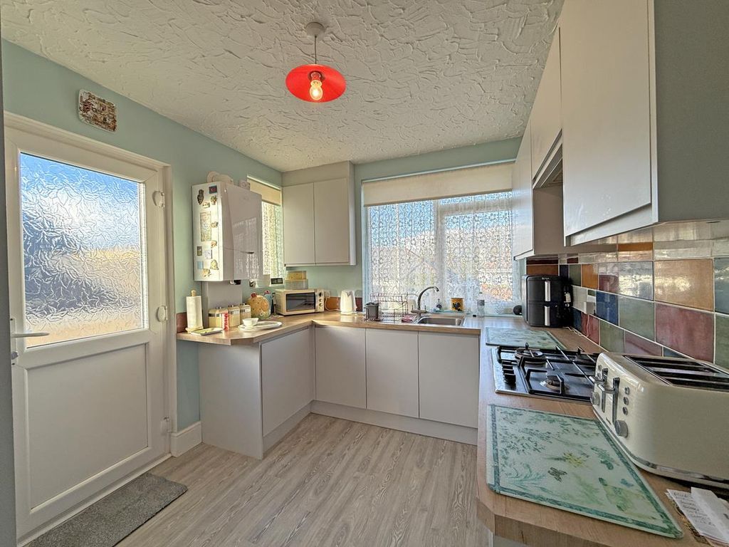 Property photo 3 of 10 Old Woodlands Road 86 - Kitchen.Jpg