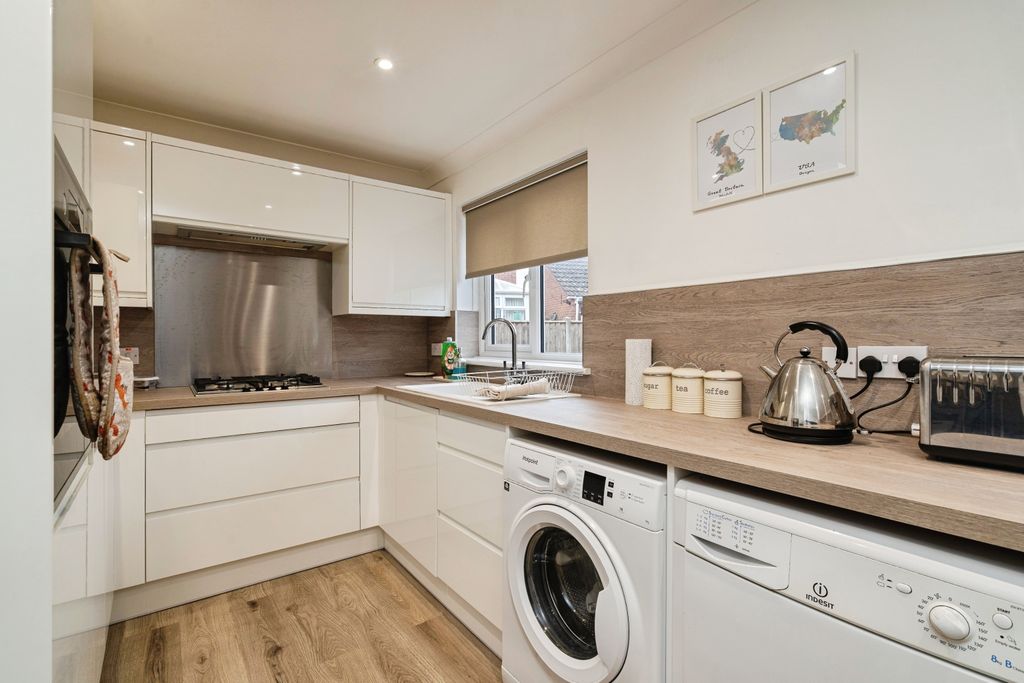 Property photo 2 of 20 Kitchen