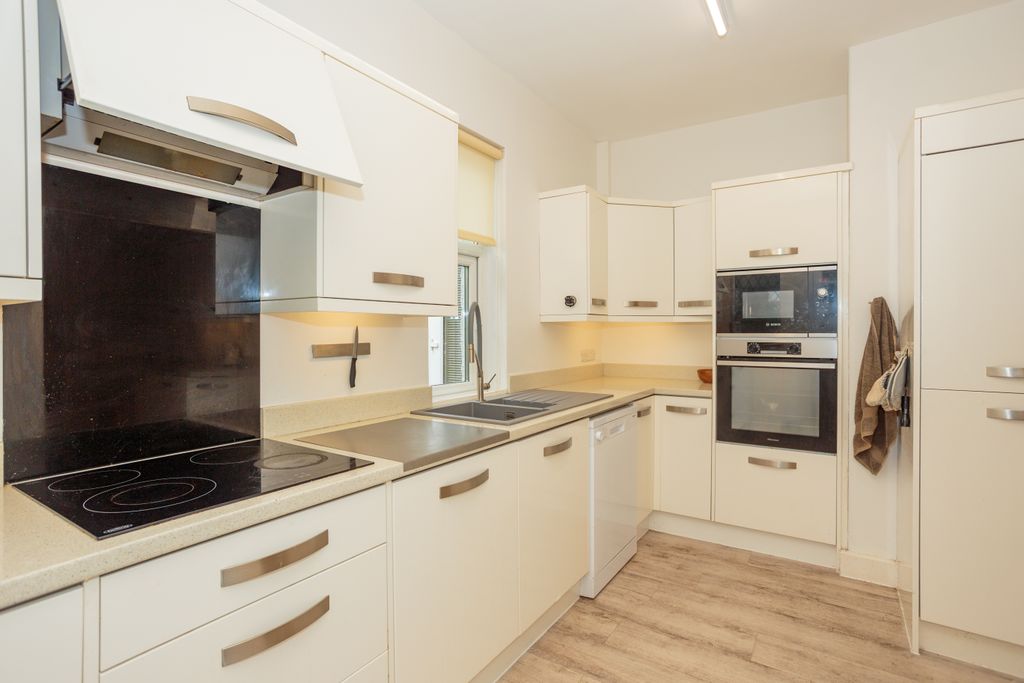 Property photo 3 of 46 Kitchen/Dining Room