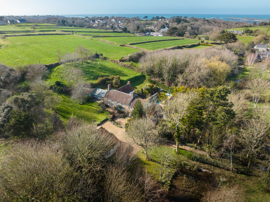 Property photo 2 of 20