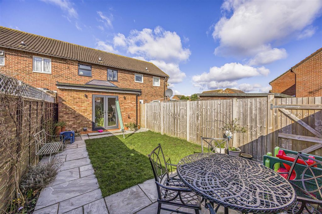 Property photo 1 of 14 9 Yardley Close, Copnor-Porticomarketing-Nexa-18.J