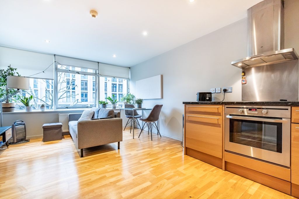 Property photo 2 of 14 Millbank-Court-02