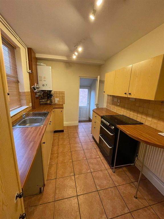 Property photo 3 of 14 Kitchen