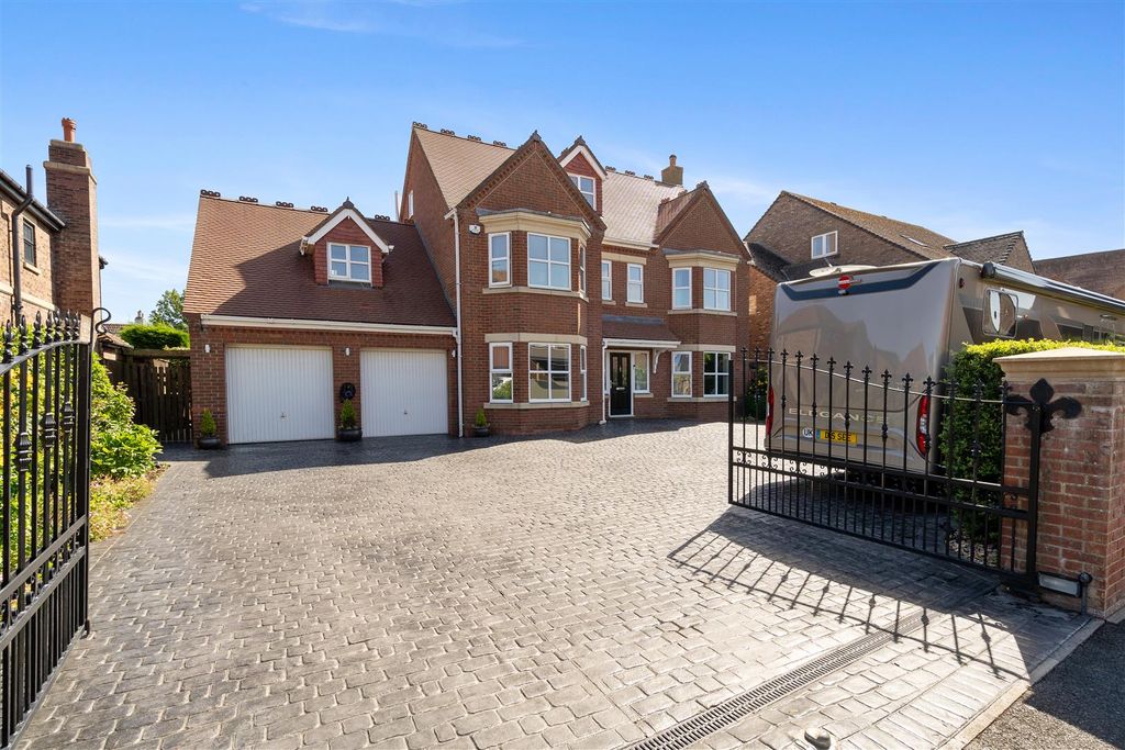 Property photo 1 of 54
