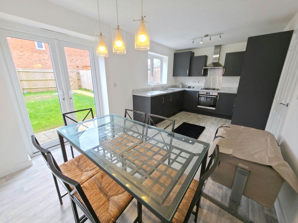 Property photo 3 of 21 Dining Kitchen