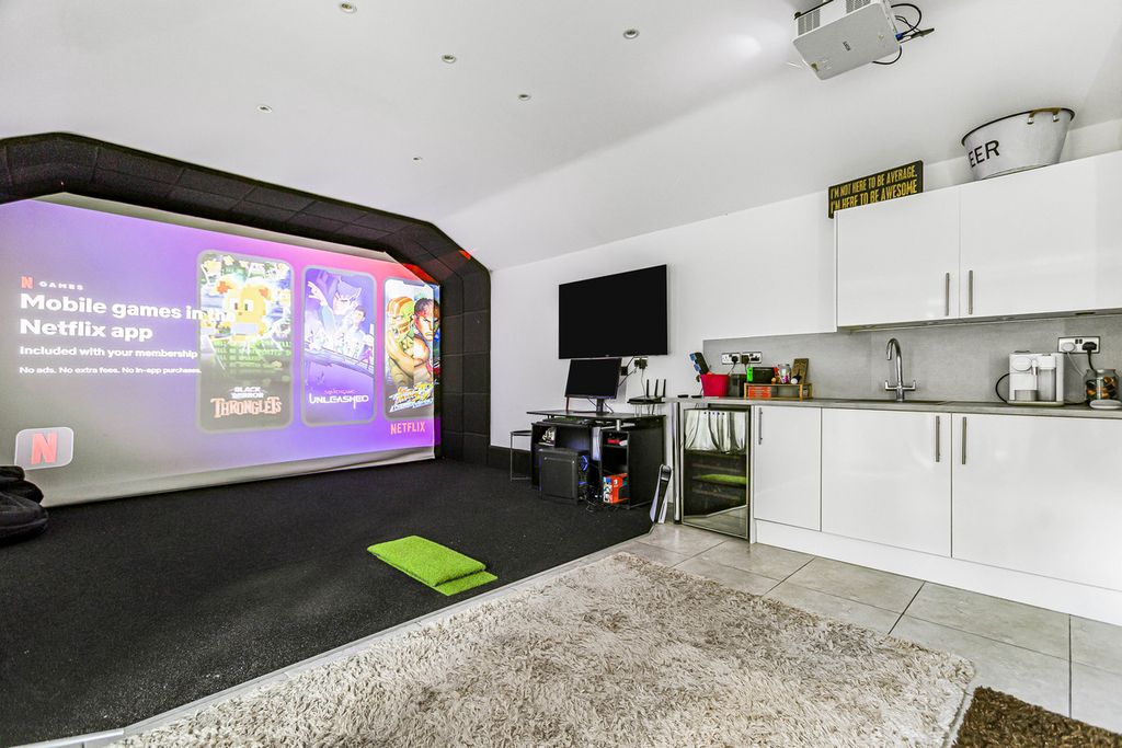 Property photo 3 of 38