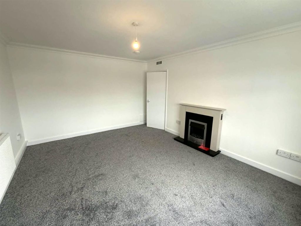 Property photo 3 of 11 5E4F8Ec2-2F9E-4171-A1E8-936A49E39870.Jpg