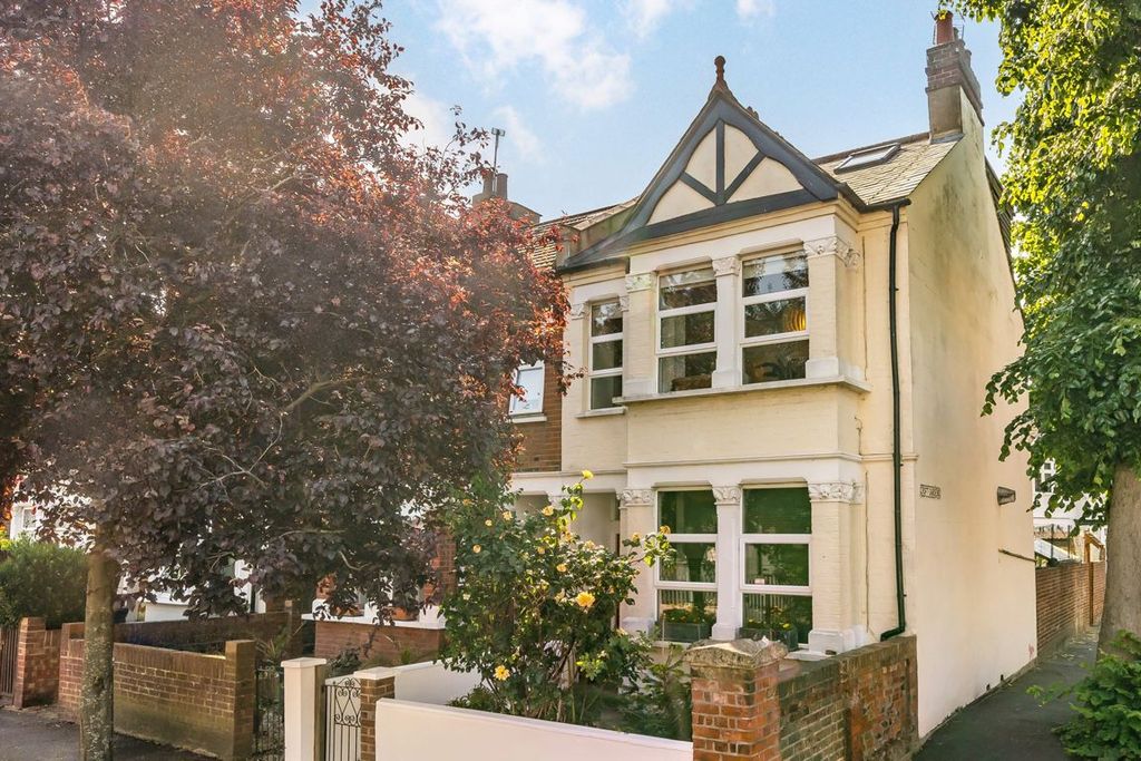 Property photo 1 of 10
