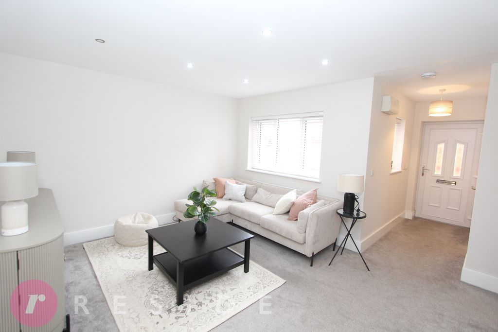 Property photo 2 of 13 Lounge