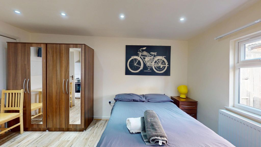 Property photo 3 of 11