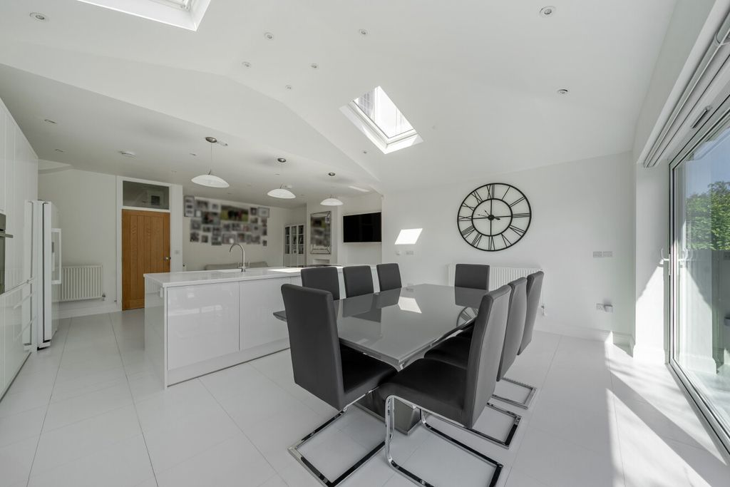 Property photo 3 of 22 1448100-6-69E89d5...