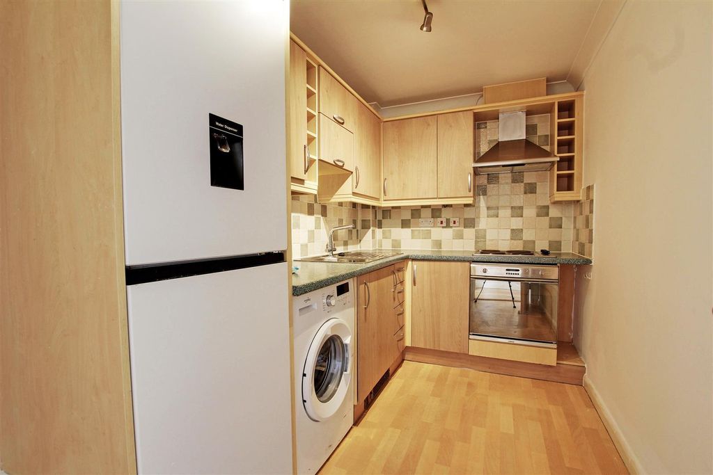 Property photo 2 of 8 Kitchen (2).Jpg