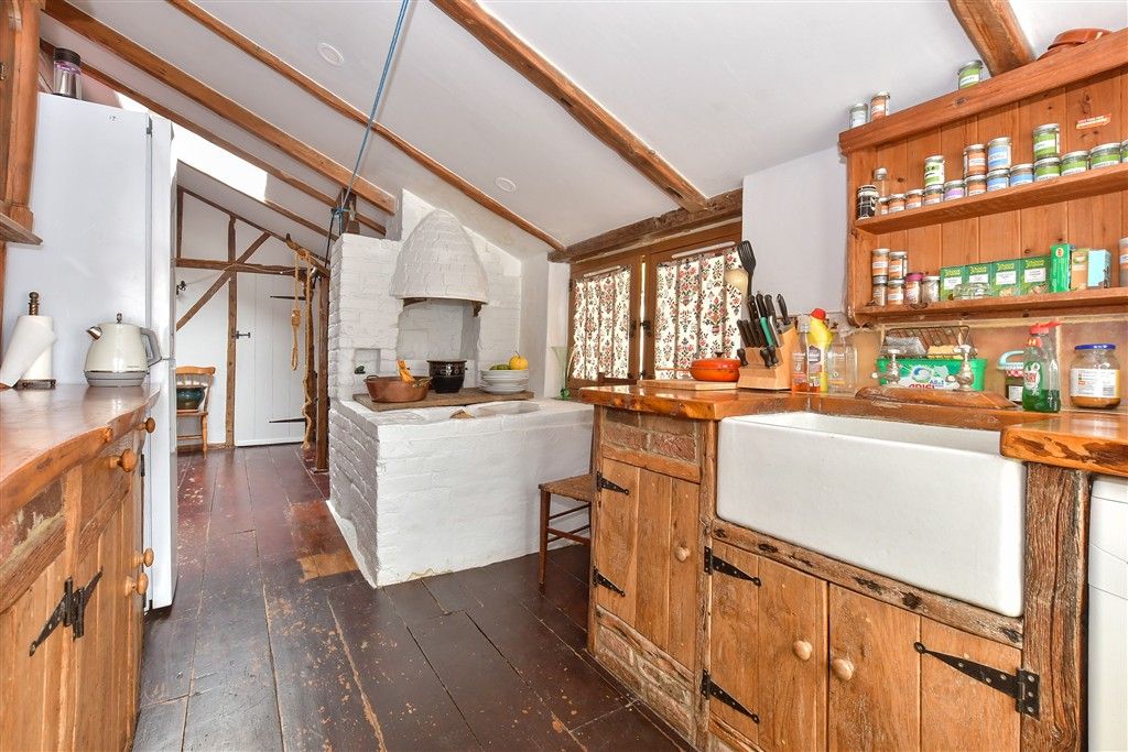 Property photo 3 of 14 Kitchen